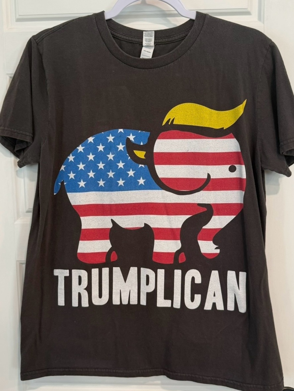 Trumplican Patriotic Elephant Graphic Tee Size Medium Funny Trump Shirt Gray Red